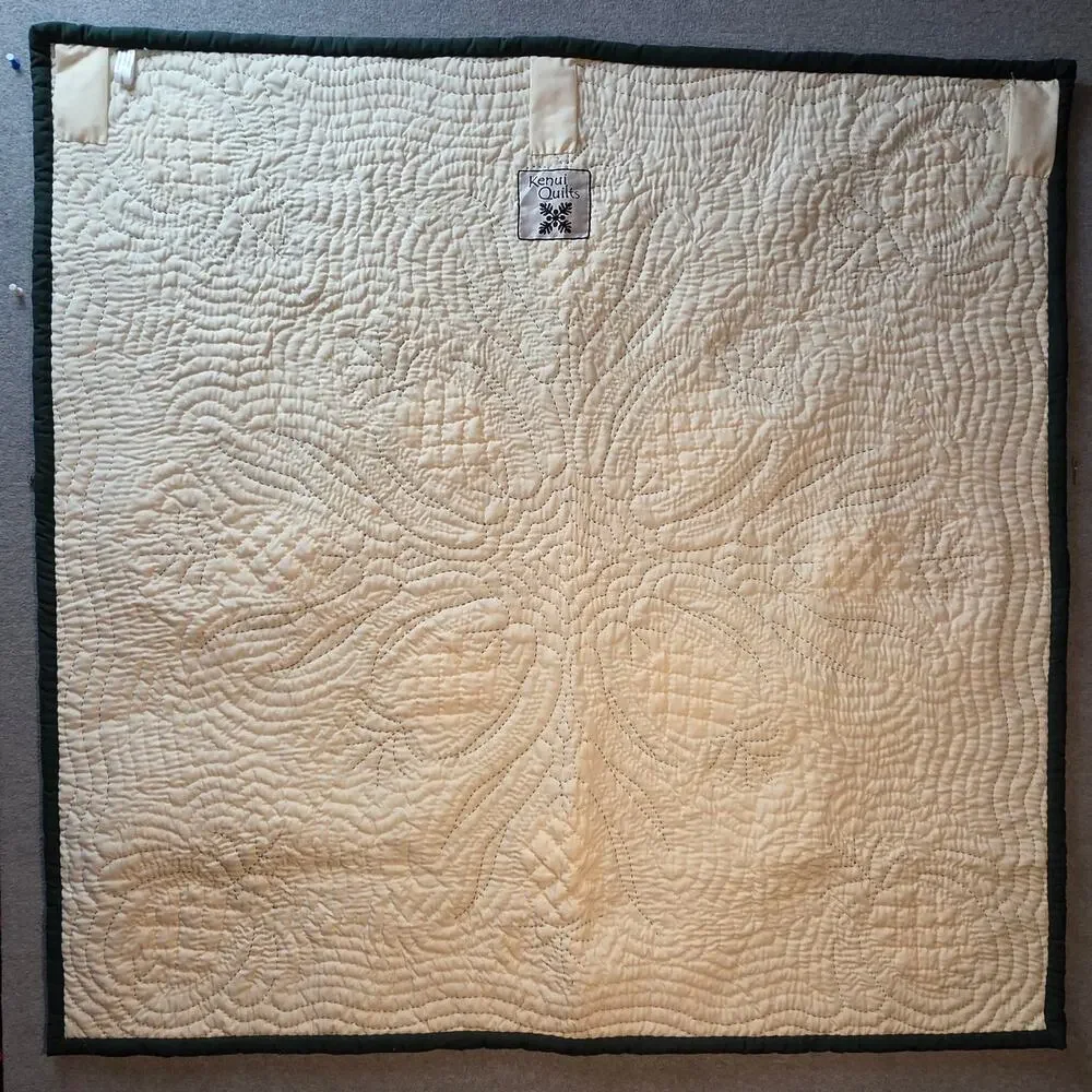 Kenui Quilts Hawaiian Pineapple Wall Hanging Hand Applique Vintage Quilt 42x42